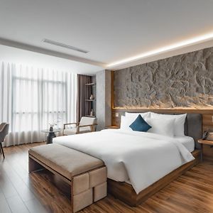 Kin Hotel Thai Van Lung